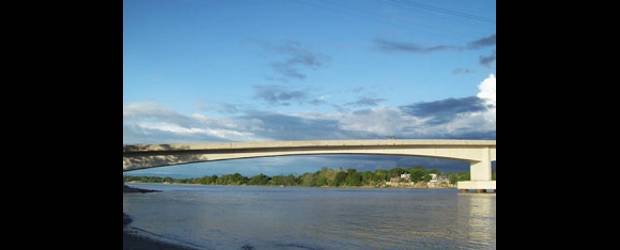 Puente que parte en dos la historia de El Bagre | Cortesía | El puente de La Libertad, Guillermo Gaviria Correa, es la primera piedra de la conectividad y el desarrollo de la subregión del Bajo Cauca, que por años ha estado marginada. Para los lugareños esta obra partirá en dos la historia de El Bagre, ellos esperan que la vía que conecta con el puente se construya pronto.