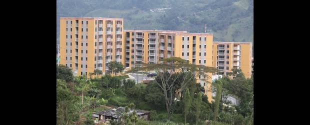 San Antonio de Prado, rey de las VIS | | Los proyectos de vivienda por lo general son de dos torres y máximo de 18 pisos de altura. Las zonas verdes y los espacios lúdicos hacen parte de la oferta.
