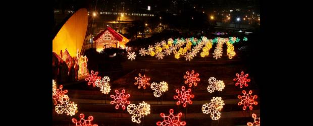 Llueva, truene o relampaguee, hoy hay alumbrado | Manuel Saldarriaga | El alumbrado se encenderá hoy a las 7:00 p.m., en la fuente del Edificio EPM. Más información sobre las actividades a realizarse durante este mes en www.medellin.travel y www.medellin.gov.co. También en el teléfono 44 44 144.