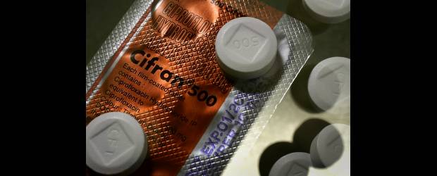 Antibióticos, menos efectivos | Archivo | La sugerencia es clara: un mayor y mejor control de la prescripción de las medicinas y que los pacientes dejen de solicitar antibióticos cuando no los necesitan.