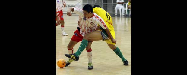 Bello y Jairuby se ven fuertes | Edwin Bustamante | Tres victorias en igual número de confrontaciones tuvo el fútbol de salón antioqueño en la Copa Postobón. En la foto aparece Bello Innovar 80.