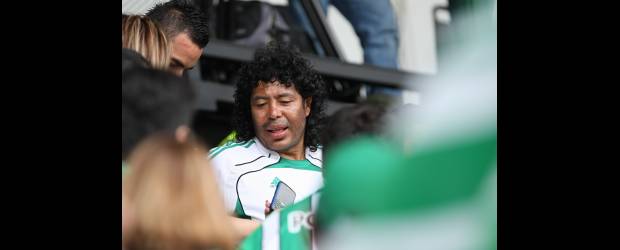 René y Gio también festejaron | Hernán Vanegas | La experiencia ganadora de René Higuita también le ayudó ayer a Nacional a ser campeón después de cuatro años para decirles adiós a los tropiezos.
