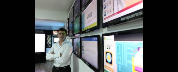 Enmedio crece con nuevas tecnologías | Colprensa, Bogotá | El gerente de Enmedio, Sebastián Obregón, muestra el centro de operaciones de la compañía, donde se observan las pantallas con lo último en tecnología.