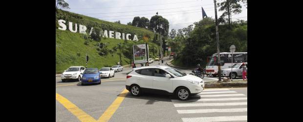 La Estrella se congestiona en vías de salida | Hernán Vanegas | Habitantes y autoridades de tránsito de La Estrella coinciden en que el sector conocido como Suramérica es uno de los más críticos en cuanto al tema de movilidad. Allí, dicen, los tacos y accidentes que se presentan son frecuentes debido a la gran afluencia vehicular y a la intersección de varias vías.