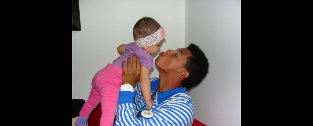 Cardona niega indisciplina y "sindicato" | Wilson Díaz Sánchez | El reencuentro de Edwin Cardona con su hija María Ángel fue emotivo. Dice que tiene un camino largo por recorrer y promete entregar lo mejor con Nacional, club que le brinda confianza. El técnico Santiago Escobar lo anunció como titular.