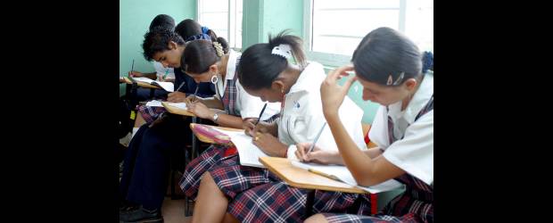 El inglés llega al cole y será "free" | Archivo | "Sislenguas tiene una metodología exitosa que ha logrado buenos resultados. Además, provee docentes con las competencias adecuadas y recursos propicios para la enseñanza", dijo la Ana Lucía Hincapié subsecretaria de Educación de Medellín.