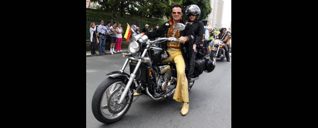 Los héroes viajaron en moto | Julio César Herrera | El recorrido inició en la Cuarta Brigada y terminó en el municipio de El Retiro. El desfile estuvo encabezado por motos oficiales y después siguieron marcas que pasaron por las Harley, las Vespa, las turismeras. Hubo motochiva, incluso.