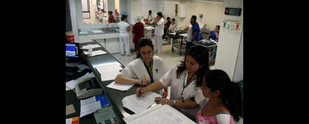La salud ya tiene una red metropolitana | Archivo | El gerente de Metrosalud indicó que la Ley 1438 obliga a las EPS a contratar con estas redes. "Tienen que preferenciar a la Red Integrada de Servicios de Salud", afirmó Alejandro Gómez López, para quien la atención de la Riss se centrará en los pacientes del régimen subsidiado. El funcionario espera que en el mediano plazo, el sector privado se vincule a esta red hospitalaria.