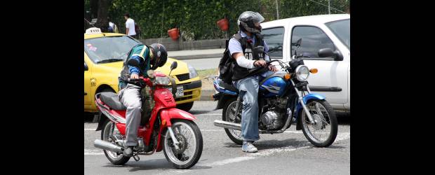 A refrescar conocimientos en moto | El manejo responsable no solo debe aprenderse en una institución adecuada. Es necesario cada cierto tiempo renovar ese conocimiento para desactivar hábitos y costumbres que hacen insegura la conducción.