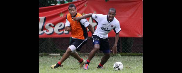 El DIM tiene la mira puesta ya en el Cali | Hernán Vanegas | Felipe Pardo y Leiton Jiménez, dos jugadores jóvenes del Medellín de los cuales se espera un alto rendimiento en la presente temporada. El equipo rojo tiene previsto un entrenamiento hoy temprano en la cancha de Pilsen.