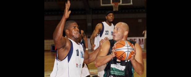 Afuera se siente más Orgullo | Róbinson Sáenz | El poste dominicano Alejandro Flores, en poder de la pelota, tendrá la misión de aportarle su experiencia internacional al Orgullo Paisa en Brasil.