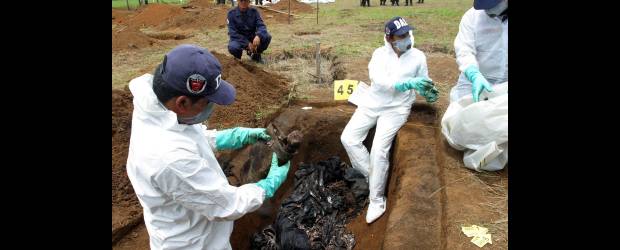 En masacre de Mapiripán engañaron al Estado | Archivo | Por la masacre de Mapiripán, el Estado colombiano fue condenado por la Corte Interamericana de Derechos Humanos a pagar indemnizaciones a los familiares de las víctimas y buscar su reparación. Después de 14 años, y según el curso de las investigaciones, solo se ha comprobado el asesinato de 13 personas.