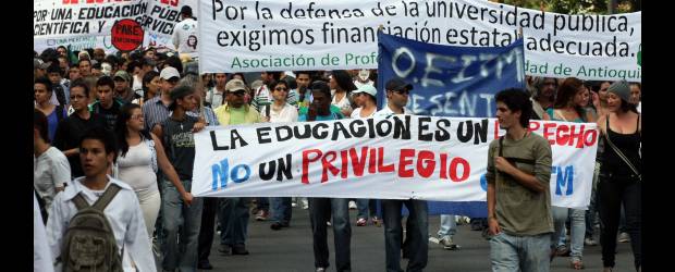 Una semana de protestas y lupa a la Ley 30 | Archivo | En la Universidad de Antioquia el paro de los universitarios comenzó el 14 de septiembre, tras una decisión tomada en la asamblea de estudiantes. En la Universidad Nacional sede Medellín también se mantiene la anormalidad por protestas contra el proyecto de reforma a la Ley 30.