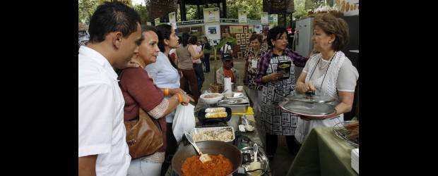 Pymes muestran mayoría de edad | El ingreso a la feria Antioquia Compite no tiene costo. Se realiza hasta este domingo en el Orquideorama del Jardín Botánico. Es un buen plan para ir en familia y apoyar a los microempresarios de las subregiones del departamento.