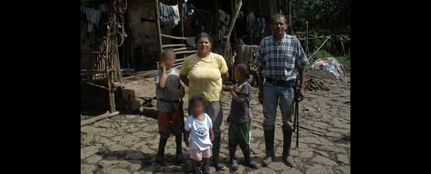 Farc habrían asesinado a una mujer en embarazo | Cortesía | Diana Patricia García vivía con sus tres hijos en una humilde vivienda en la vereda Capote, en Ituango. El pasado viernes hombres armados llegaron a la casa y asesinaron a la mujer en presencia de los niños. El homicidio se atribuye a la guerrilla de las Farc, que tiene presencia en la zona con el frente 18.