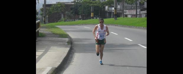 En cuatro días, Diego alcanzó dos victorias | Cortesía | Tras su victoria del fin de semana pasado en Bello, Diego Colorado ratificó su dominio en el fondo colombiano ganando la Carrera Navideña del Café.
