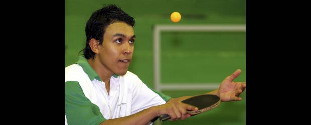 Alex se sacrifica en China para ir a Londres | Jaime Pérez | Alexánder Echavarría, practicante de tenis de mesa, hoy en China iniciando el camino que lo llevaría a Londres, donde espera jugar los Olímpicos.