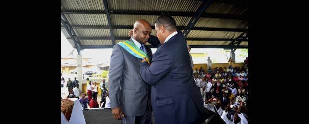 Murillo, con el reto de quedarse cuatro años | Cortesía | El gobernador de Chocó, Luis Gilberto Murillo, se posesionó ayer, aunque según manifestó fue una ceremonia simbólica ya que desde el 30 de diciembre está al frente de este departamento. Entre los retos de Murillo se destacan el de devolverle a la región el manejo de la educación y de la salud.