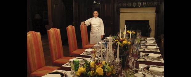 Anita Botero cocinó para el TLC | Cortesía | Anita se maravilló con la etiqueta y el protocolo que exige servir en la Embajada de Colombia en Washington. Admiró la decoración de la casa. Además, fue difícil cocinar sin las comodidades que ofrece un restaurante.