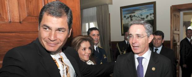 Presidente Uribe destacó cooperación de Ecuador en tema del narcotráfico | Archivo | Pese a las tensiones entre los dos países, los mandatarios Rafael Correa y Álvaro Uribe han realizado algunos acercamientos.