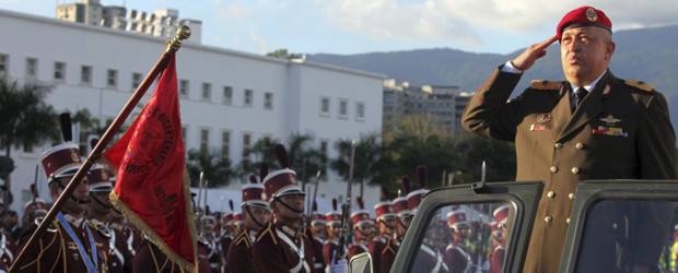 Chávez dice que Santos está empeñado en mantener relaciones con Venezuela | Reuters | El jueves, el presidente Hugo Chávez participó en la ceremonia de aniversario de la Guardia Nacional.