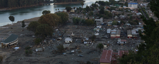 Chilenos, aún paralizados por el miedo | Reuters | En la ciudad costera de Constitución, barrida el sábado por los tsunamis que siguieron al terremoto de magnitud 8,8, muchos se niegan a volver al trabajo.