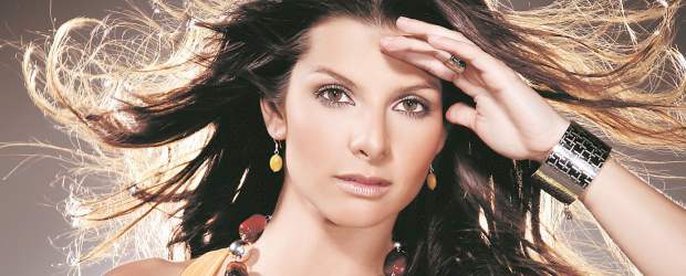 Carolina Cruz siente las buenas energías | Cortesía | La presentadora, modelo y empresaria, Carolina Cruz, dice que para 2012 planea muchas cosas buenas: "Estoy haciendo un proyecto para darme a conocer a nivel internacional: en Europa y toda Latinoamérica. Sigo en el Canal RCN y posiblemente haremos un magazine... depende de muchas cosas".