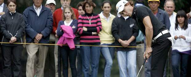 Eh, ¡por fin! Camilo se verá en Medellín | Archivo | En los dos últimos años, Camilo Villegas y su patrocinador Club Colombia han hecho un par de exhibiciones en Bogotá, con algo de juego y mucho de espectáculo. Esta será la primera vez que se elige a Medellín para uno de estos actos. Será mañana, desde las 3:00 de la tarde, en el Hotel Nutibara.