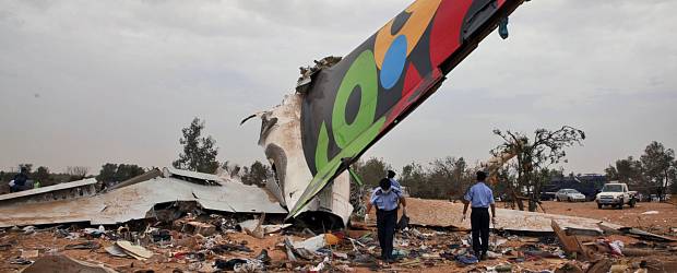 Un niño es el único sobreviviente de accidente de avión en Libia | AP | El avión quedó completamente destruido. Aún se desconoce qué pudo causar el accidente. Las cajas negras ya fueron halladas.