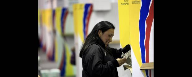 Colombianos ya votaron en España | Reuters | De un total de 55.095 ciudadanos inscritos para votar ejercieron su voto 8.530 personas.
