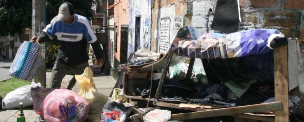La pobreza en el país bajó a 45,5 por ciento en 2009 | Archivo | En 2009 el ingreso per cápita de los hogares disminuyó 2 por ciento.