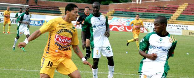 Amargo empate 1-1 entre Huila y Equidad | Colprensa | Ayron del Valle (izquierda) fue uno de los jugadores más incisivos del equipo opita.