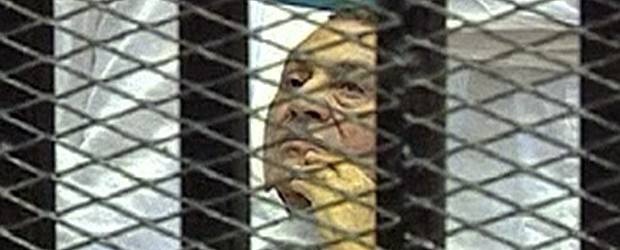 Juicio contra Hosni Mubarak fue aplazado hasta el 15 de agosto | AP | El exdictador Hosni Mubarak acudió a la cita judicial en camilla debido a su estado de salud.