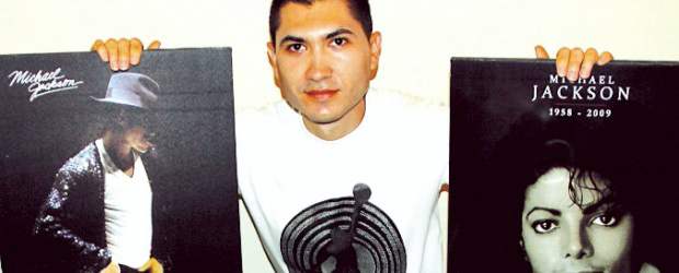 Un año extrañando al Rey | Henry Agudelo | Carlos Mejía Cárdenas, fiel fan del Rey del Pop, tiene una importante colección del artista. Videos y álbumes en diferentes formatos son el tesoro del tipeador.