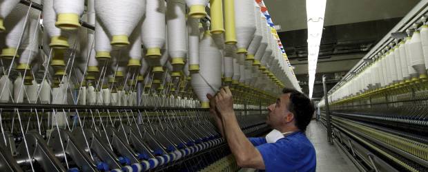 Con tecnología se producen ecoprendas | Donaldo Zuluaga | La imagen muestra las fibras sintéticas que salen después de un proceso en las maquinarias con tecnología de punta que tiene Fabricato.