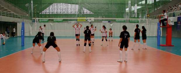 Olimpiadas estrenaron la quinta corona | Cortesía Olimpiadas De La Amistad | En el nuevo Yesid Santos comenzaron ayer las competencias del voleibol de las Olimpiadas de la Amistad. Las justas irán hasta el próximo domingo.