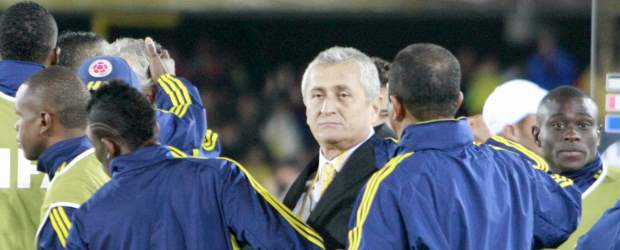 Eduardo Lara estampó su firma y oficialmente es el técnico de América | Archivo | Lara asumió oficialmente las riendas de la Mechita.