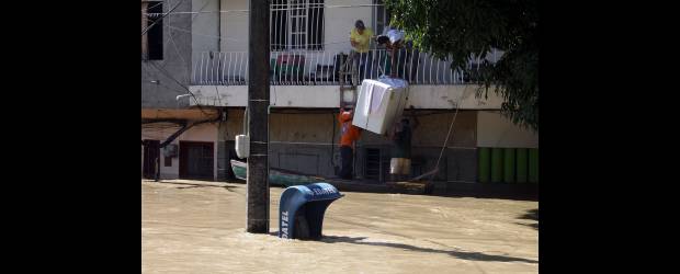 Estragos por invierno en Amalfi y Bolombolo | Archivo | En noviembre de 2010 Bolombolo vivió una emergencia similar.