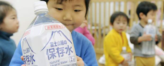 En Tokio se está agotando el agua embotellada por avisos de radiactividad | Reuters |