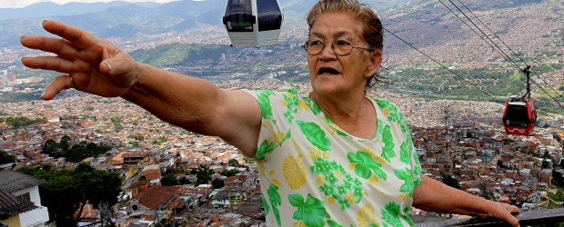 Rosalba, voz de esperanza para jóvenes de la comuna 1 | Donaldo Zuluaga | Hace 40 años, Rosalba Cardona se desplazó de San Carlos (Antioquia) por la violencia. En Medellín, desde hace unos 20 años, le apostó a trabajar por la comunidad y plantear entre los jóvenes de la comuna 1 propuestas de convivencia que permitan desarrollar proyectos que los beneficien. Cree en los jóvenes de su sector y por eso se esfuerza por no dejarlos solos.