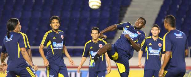 Leonel entregó la nómina ante Venezuela y habló de la partida de Falcao | Juan Antonio Sánchez | Jackson Martínez, en búsqueda del balón para impactarlo con la cabeza, será titular este viernes ante Venezuela.