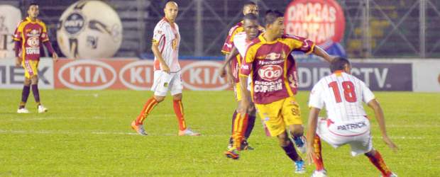 Castillo le dio la estocada al Pereira para mandarlo a la B | Colprensa | Ni Prono Velásquez ni Tono Grisales pudieron detener el descenso de los matecañas.