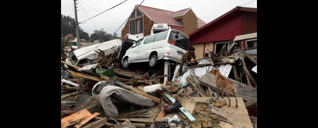 El peor susto de sus vidas | Natacha Pisarenko, Ap - Dichato, Chile | Mientras avanzan los días, la destrucción que se encuentra en todas las regiones chilenas es mayor. Los colombianos que viven en aquel país, por ahora, se reportan sanos y salvos. Dos de ellos, Jorge Pachón y Liliana Londoño compartieron su experiencia y coincidieron en que la situación fue aterradora.