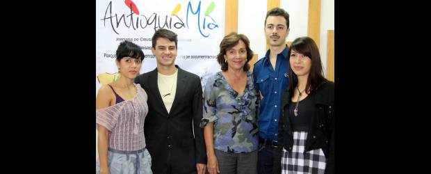 Antioquia lucirá su nueva moda | Jaime Pérez | Ángela Tabares, Jorge Orozco, Federico Castrillón y Jaqueline Ruiz, los ganadores de este año, con la primera dama María Eugenia Maya de Ramos.