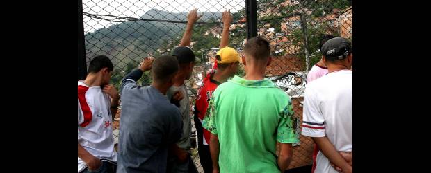 Temor en los barrios por terminación de tregua | Archivo | Salidas tempranas de los colegios o suspensión de clases nocturnas, son algunas de las acciones que las comunidades han realizado por temor a nuevos hechos violentos. En muchos barrios claman para que no hayan enfrentamientos.