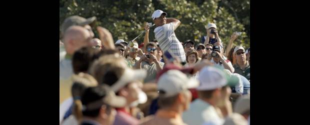 Con aplausos recibieron a Tiger Woods | Brian Snyder, Reuters-augusta, Estados Unidos | Tiger Woods reapareció ayer en donde jugará su primer torneo desde que se vio involucrado en un escándalo sexual. Fue recibido con aplausos.