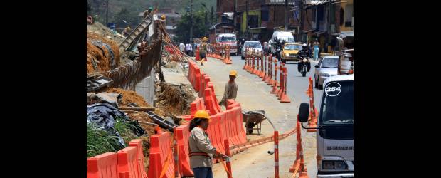 Solla-Tricentenario fluye sin contratiempos | Róbinson Sáenz | Con frentes de trabajo en un 80 por ciento del trayecto de 2,3 kilómetros, avanzan las obras de doble calzada Solla-Tricentenario. La comunidad se siente satisfecha y trabaja de manera concertada con el proyecto que ha atendido algunas de sus inquietudes en temas de conectividad y seguridad peatonal.