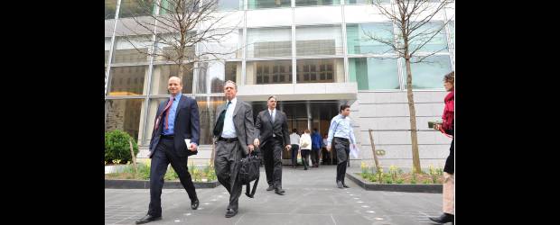 Goldman Sachs: se vienen demandas de los clientes | AP, Nueva York | Entre las acciones legales que se esperan contra Goldamn Sachs en los próximos meses estarían acusaciones de los accionistas por un mal comportamiento del banco que afectó el valor de sus acciones.