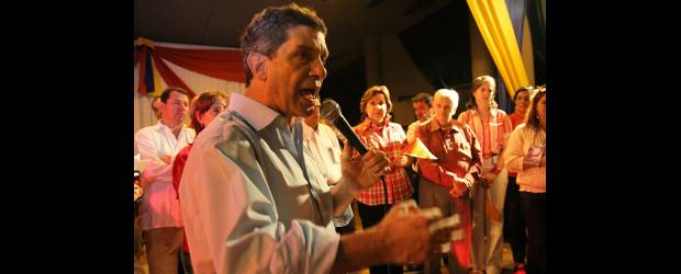 Encuesta genera optimismo y críticas | Colprensa | Rafael Pardo, candidato del Partido Liberal, trabaja en la campaña y dice que no toma decisiones con base en las encuestas.