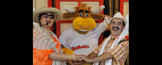 Panaca, el campo en escena | David Sánchez Mejía | Los protagonistas no son actores profesionales, sino campesinos del Quindío a quienes les dieron la oportunidad de trabajar, recibiendo capacitación y apoyo técnico de grupos teatrales profesionales como Acción Impro.